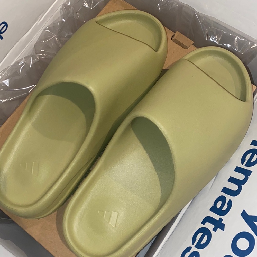 Yeezy Slides resign men size 12 Brand new